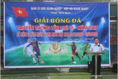 Ông Đặng Văn Thanh – Giám đốc Công ty Điện lực Yên Bái – Chủ tịch HHDN tỉnh –Phát biểu khai mạc Giải bóng đá truyền thống lần thứ VI-Năm 2017.